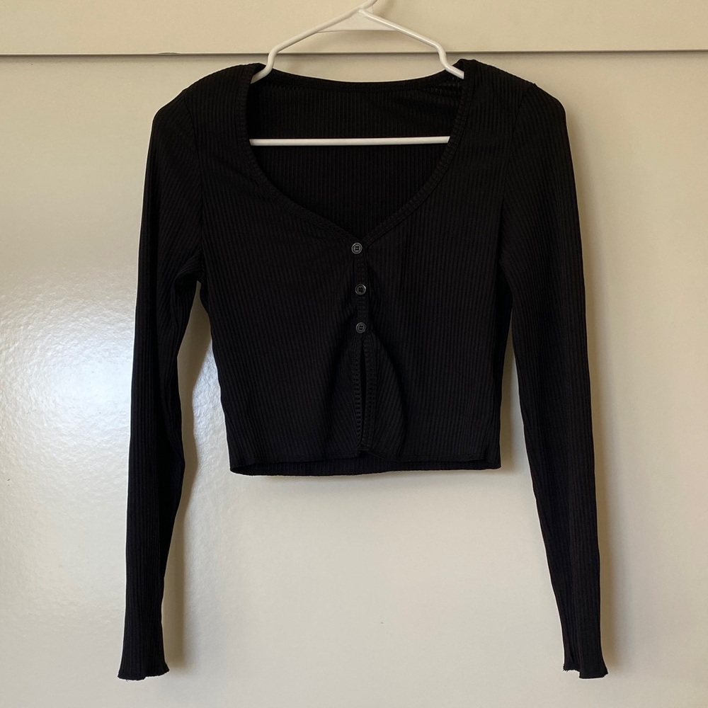 Black Ribbed Long-Sleeve Cropped Top - Classic Style
